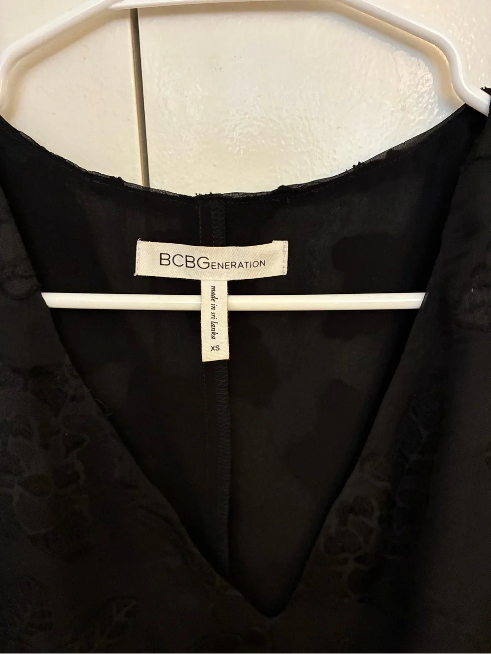 NWOT! BCBGeneration Black Floral V-Neck Blouse - Picture 3 of 4